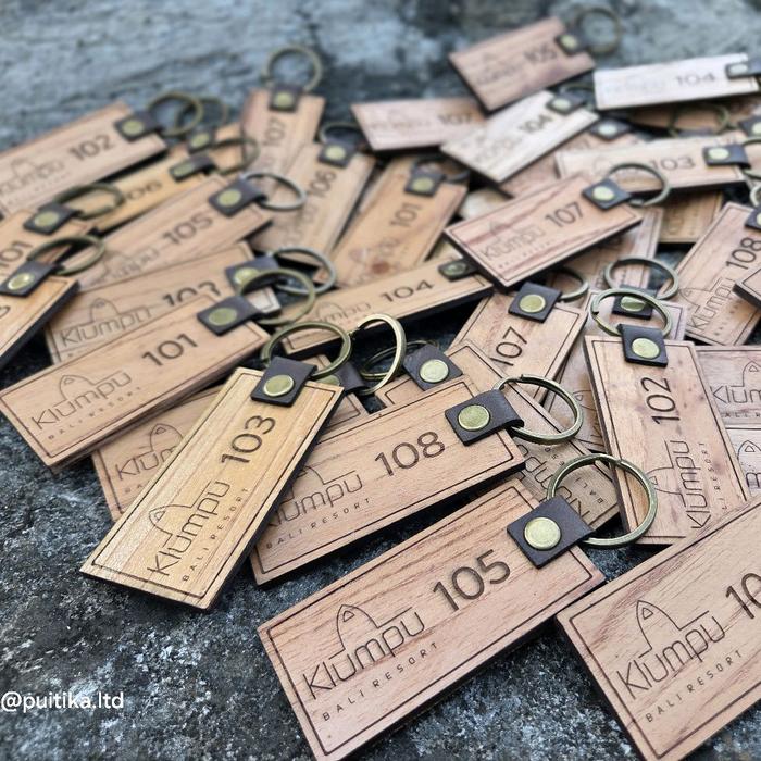 gantungan kunci kayu custom - gantungan kunci grafir kayu kulit